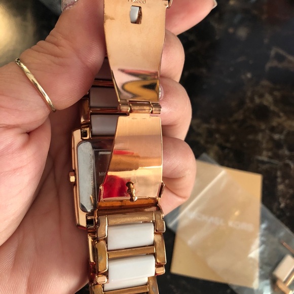 Michael cors watch - Picture 3 of 5